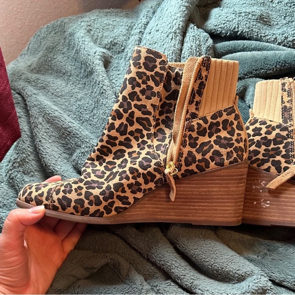 Toms Tan Leopard Print Wedge Boots size 10
